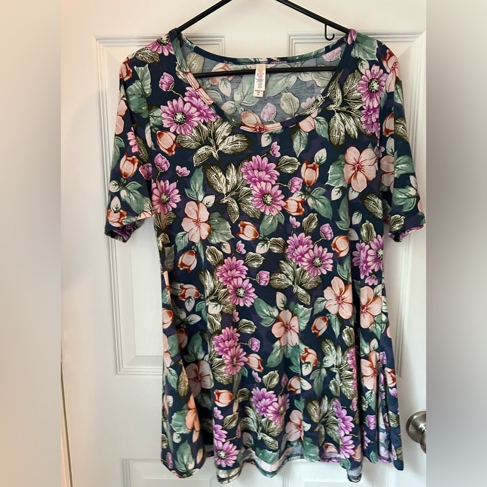 Lularoe Perfect Tee Size M